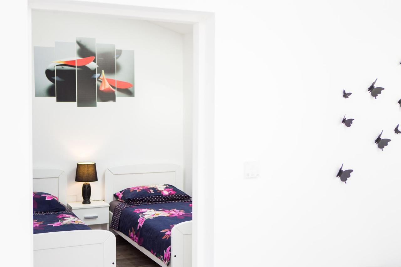 App Sara Apartman Kanfanar Kültér fotó